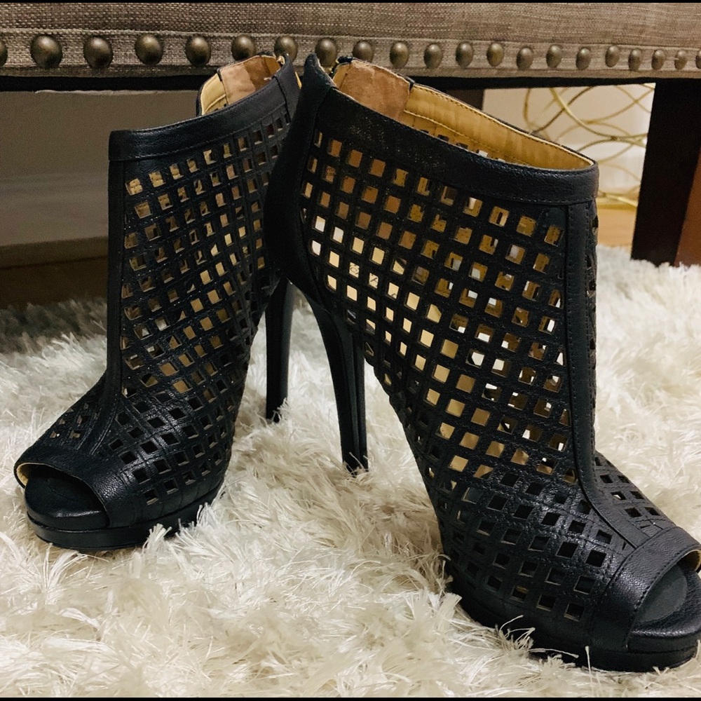 Micheal Kors Black Leather Peeptoe Pumps Heels